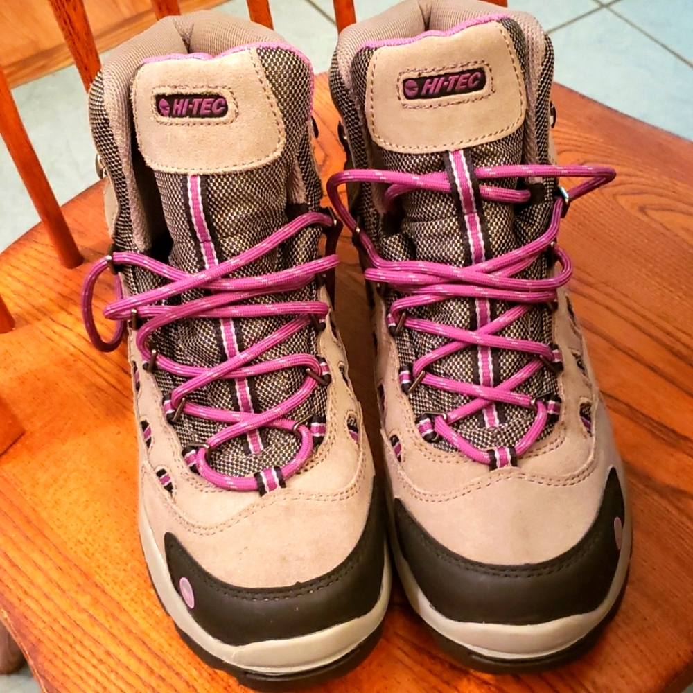Waterproof Hi Tech new boots US 9.5B purple, black and gray never worn hike shoe